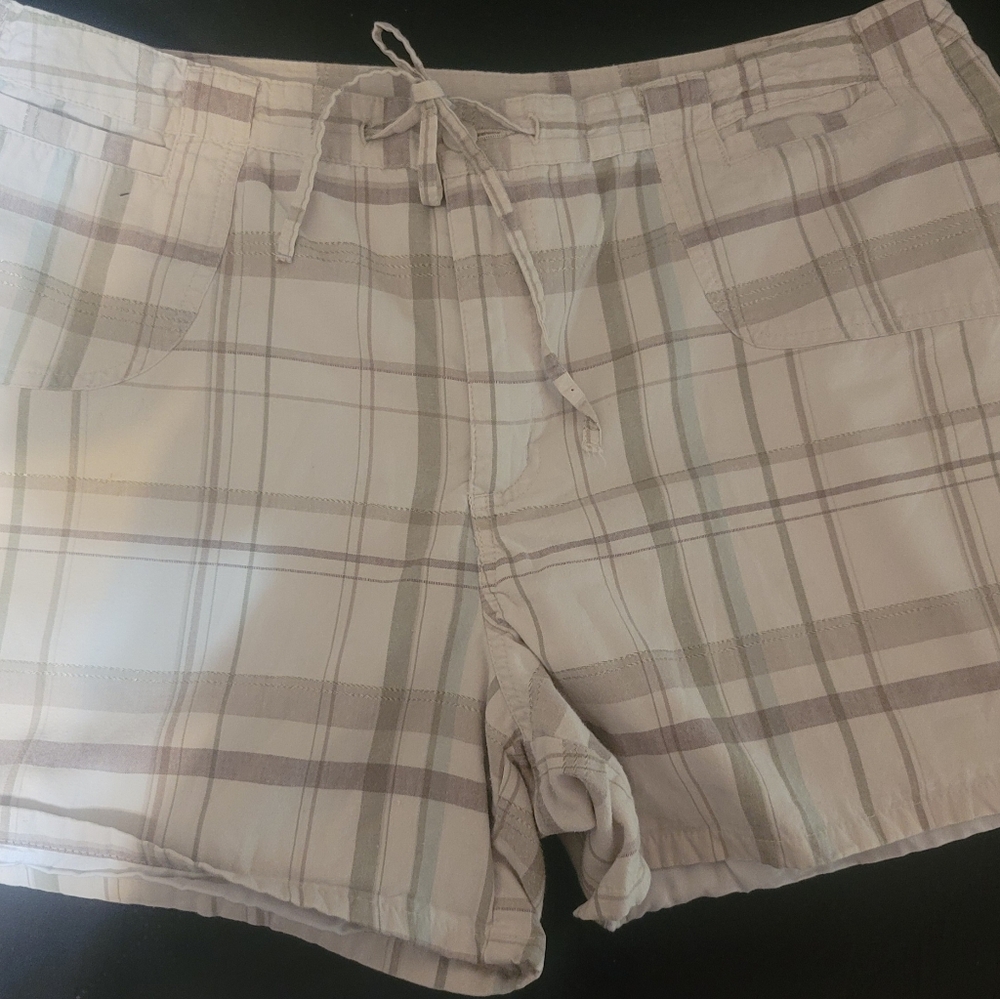 Women's size 16 Allison Brittney light brown plaid high waisted shorts.